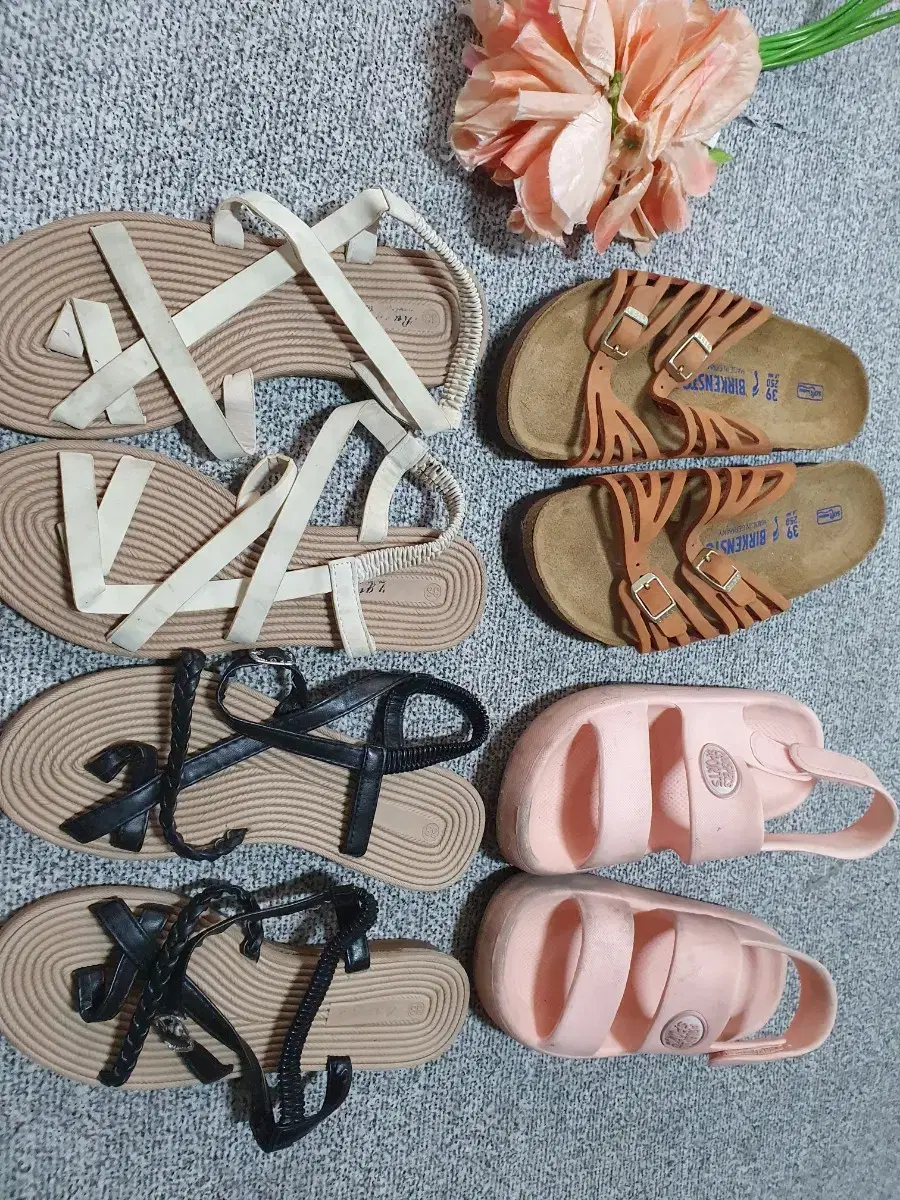 Prospecs genuine sandals, as shown in the photo. Everything is included. Price is final.