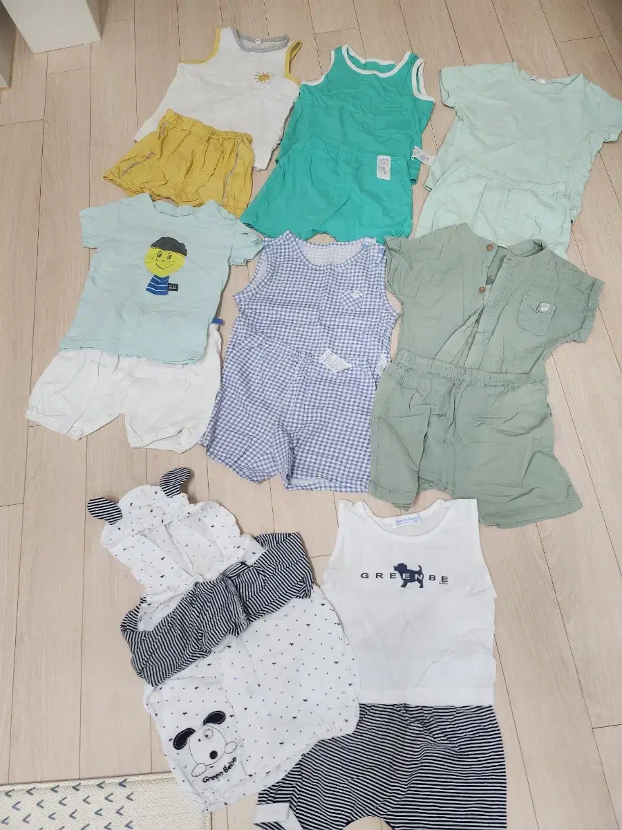 Toddler Short Sleeve Tops and Bottoms 90