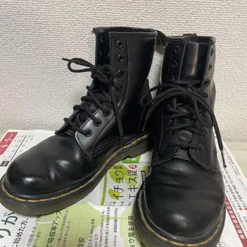닥터마틴 블랙 부츠 8홀 24cm 6사이즈