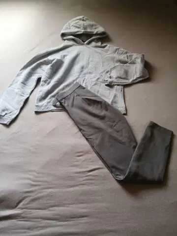 아페쎄(A.P.C) 숏 기장 그레이 후드 부착 후드티 프랑스제