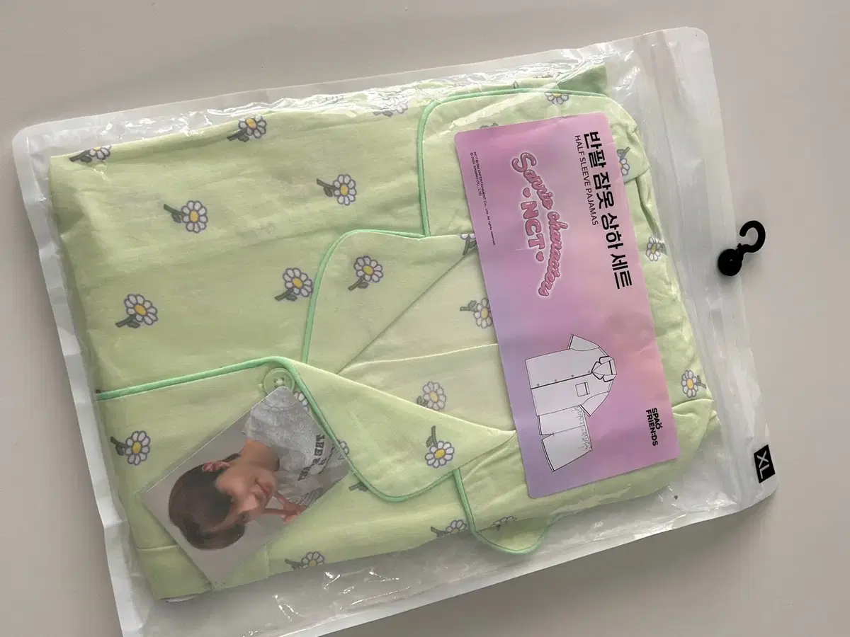 NCT 정우 산리오 콜라보 산리오 반팔 잠옷 + 포카