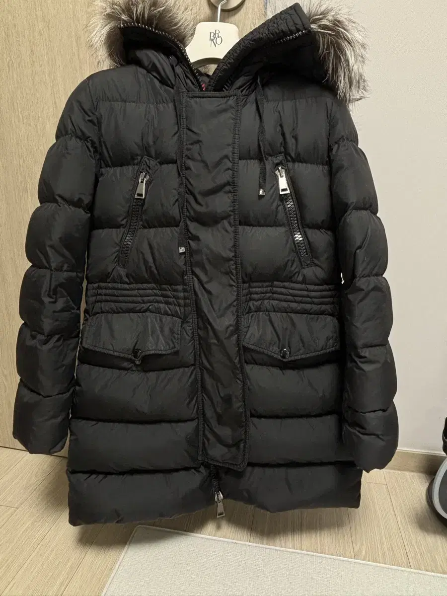 몽클레어 아프로티 패딩 블랙 00 사이즈