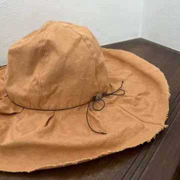 오버라이드 와이드 챙 모자