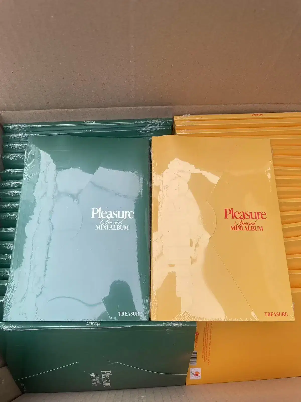 [2-piece set] Treasure album PLEASURE sealed wts In-kind