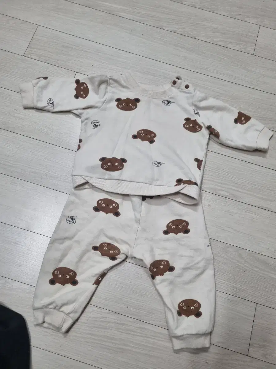 Baby clothes 80 absorbent tops and bottoms