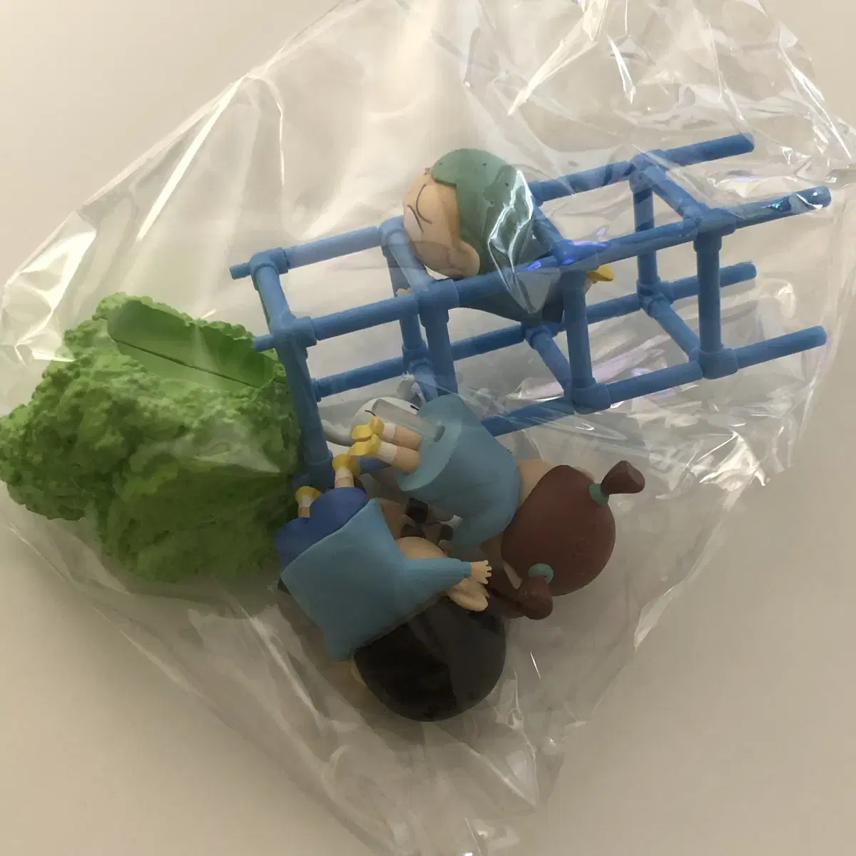 Crayon Shin-chan Jungle Gym Figure Gacha Bulk