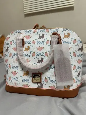 Dooney & Bourke 두니 앤 버크 오시리 캣