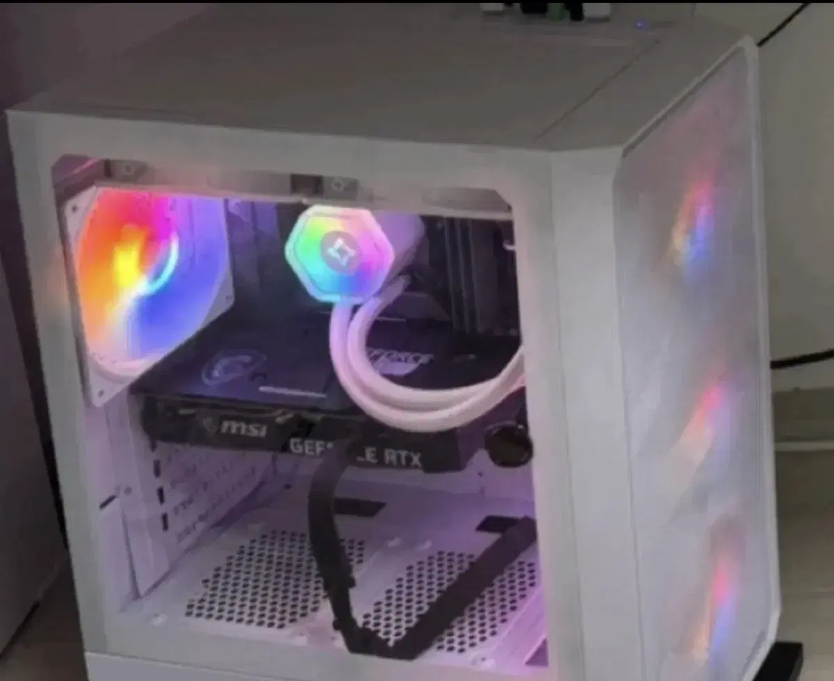 화이트 감성 게이밍PC i7-13700KF / RTX 3060Ti /