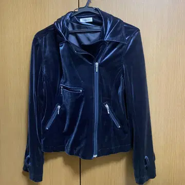 다크 블루 벨벳 자켓