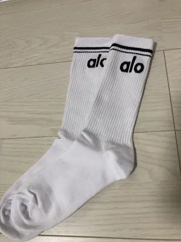 [3장 세트] alo yoga 리브 삭스 라인 양말