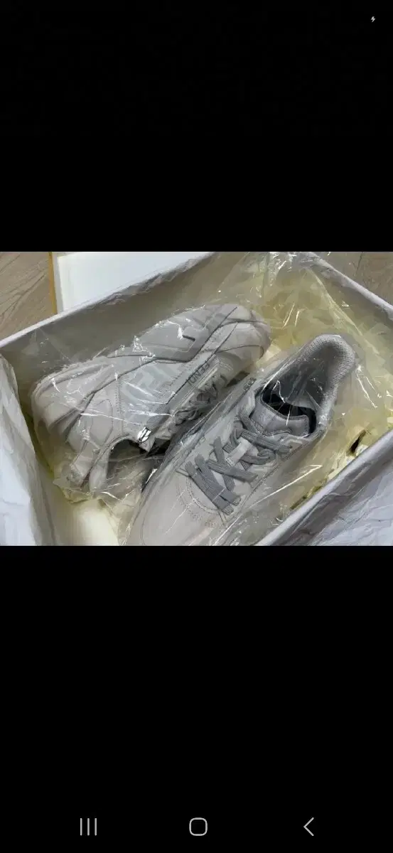 Fendi Flow  New item 250 sizes available for sale Unisex