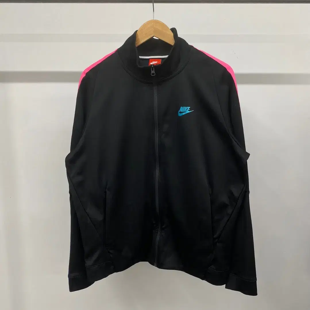 nike tribute track top