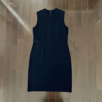 St. John 슬리브리스 무릎 기장 원피스