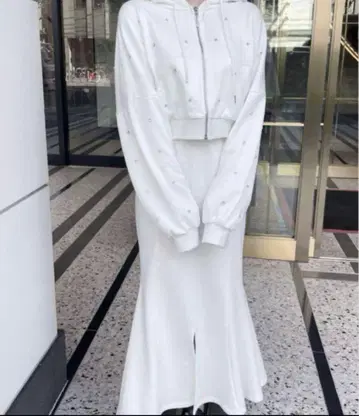 Lumignon 반짝이는 비쥬 셋업 화이트