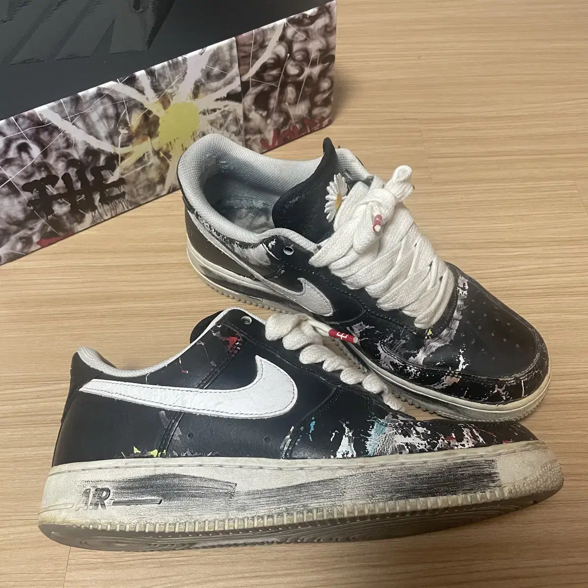 G-DRAGON PEACEMINUSONE フィギュア 지용 지드래곤 G-Dragon PEACEMINUSONE x AF1 & Travis Scott x AJ1 - The Toy