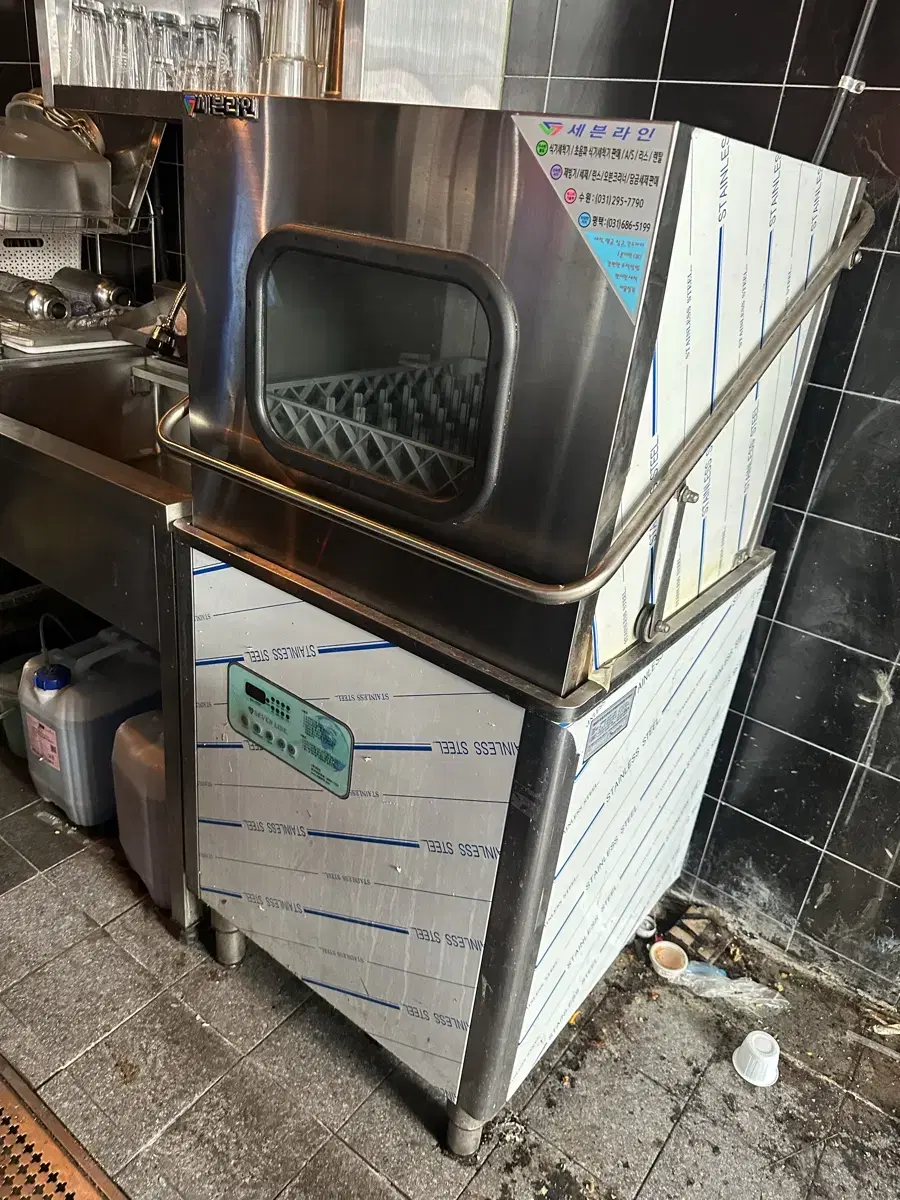 Commercial dishwashers