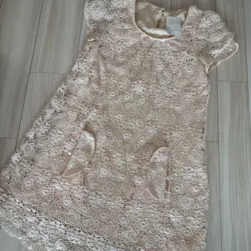 새상품 프리즈샵 레이스 꽃무늬 반팔 무릎 기장 원피스