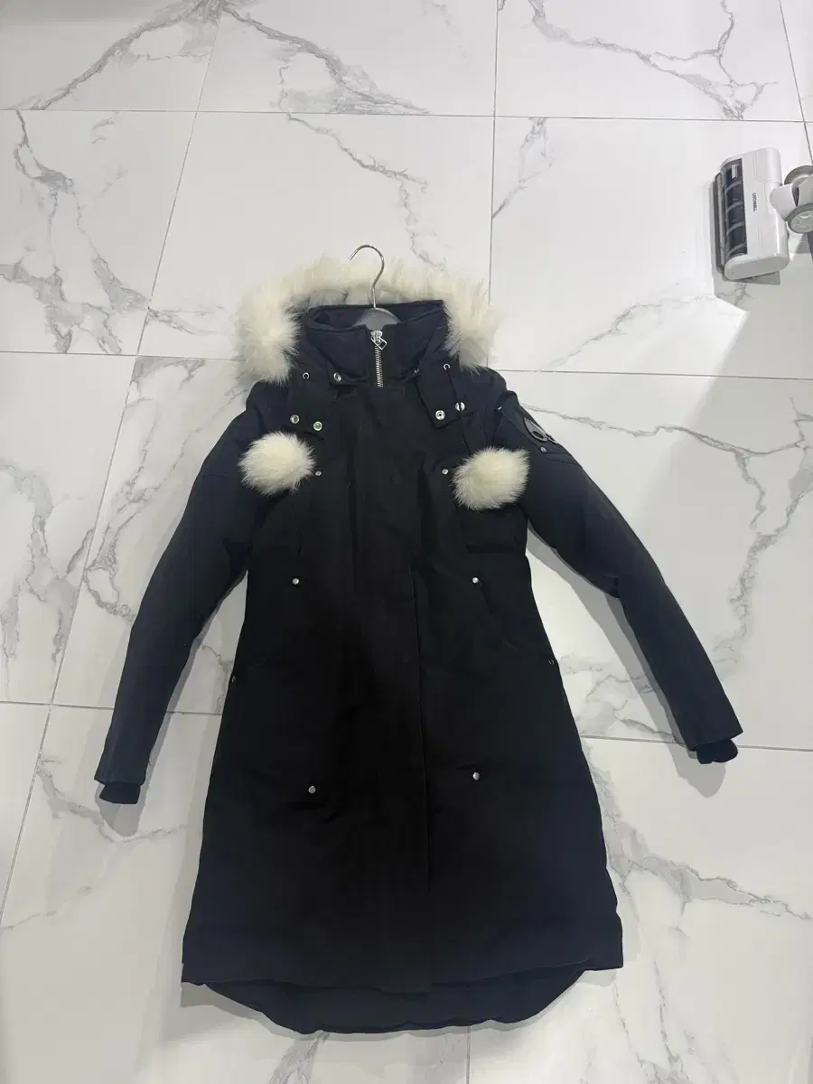 정품 무스너클 롱패딩 s