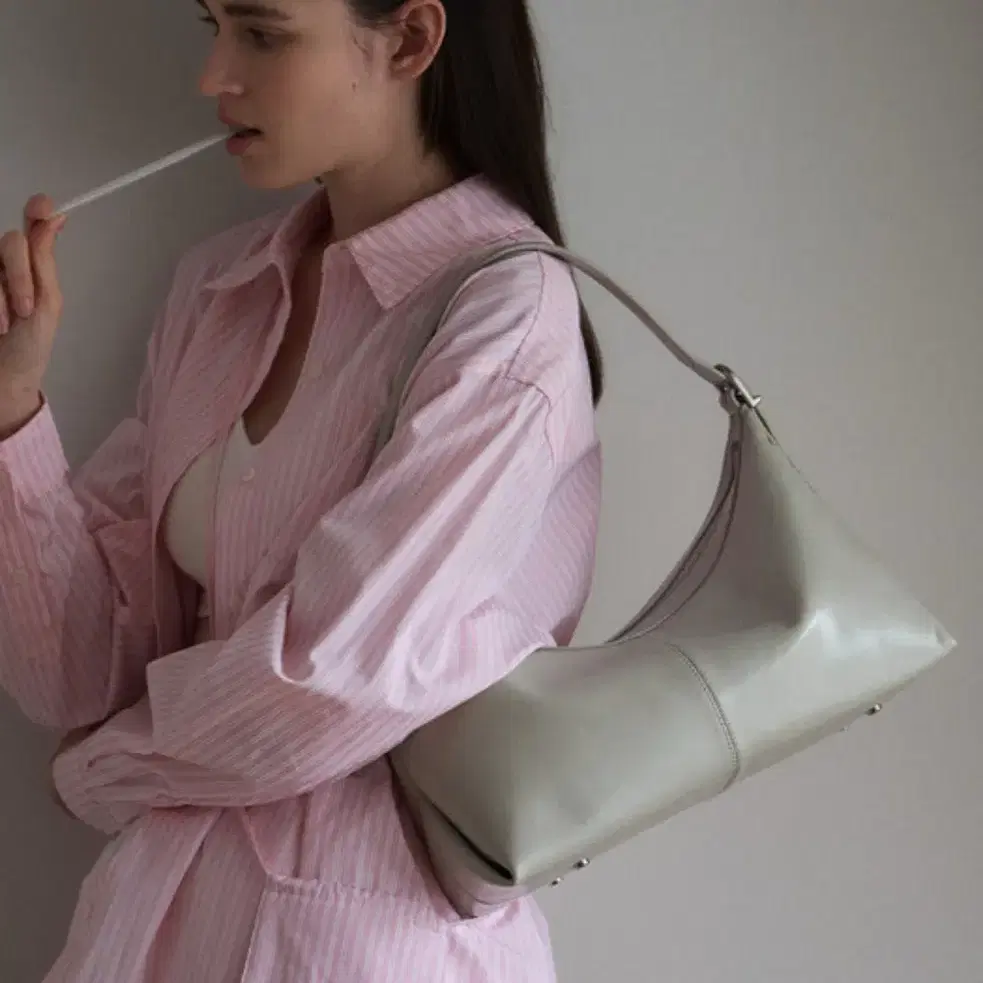 New Product) Folnua Bateau Bag on Bunjang Global Site.