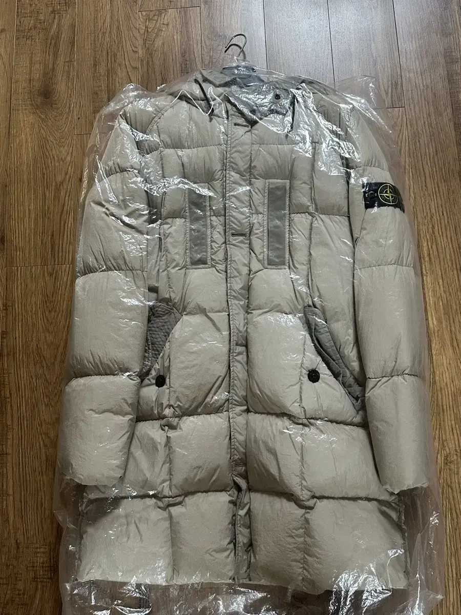 19fw 스톤아일랜드 크링클랩스 롱패딩 L 아이보리