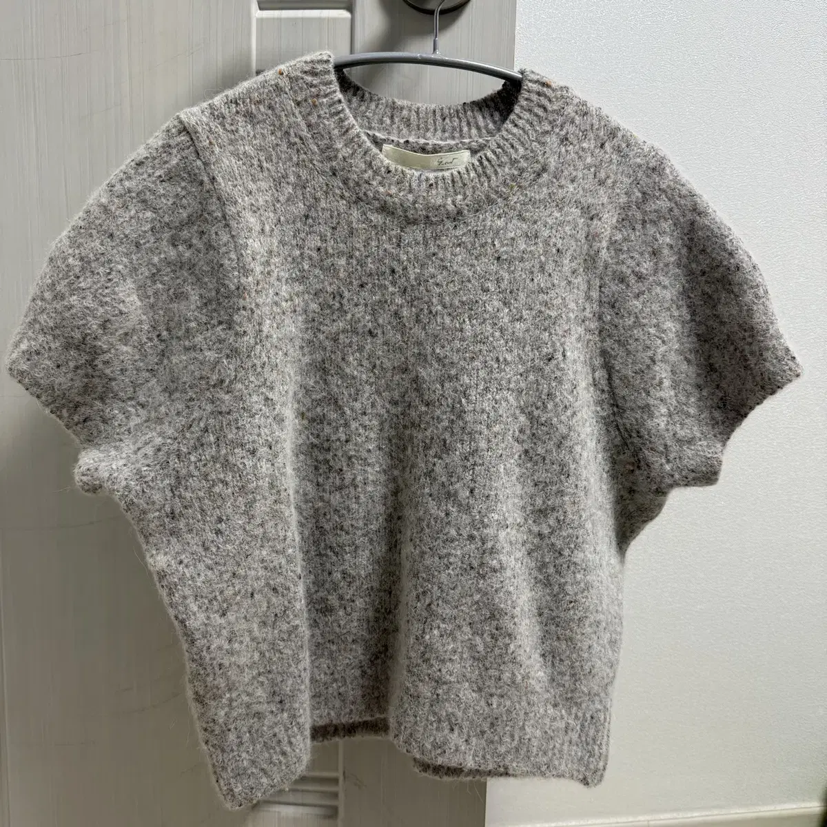 G-cut short sleeve knit
