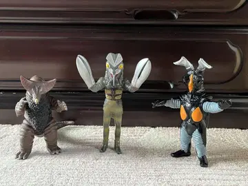 울트라맨 괴수 발탄 성인, 제튼, 고모라 피규어 3개 묶음 판매