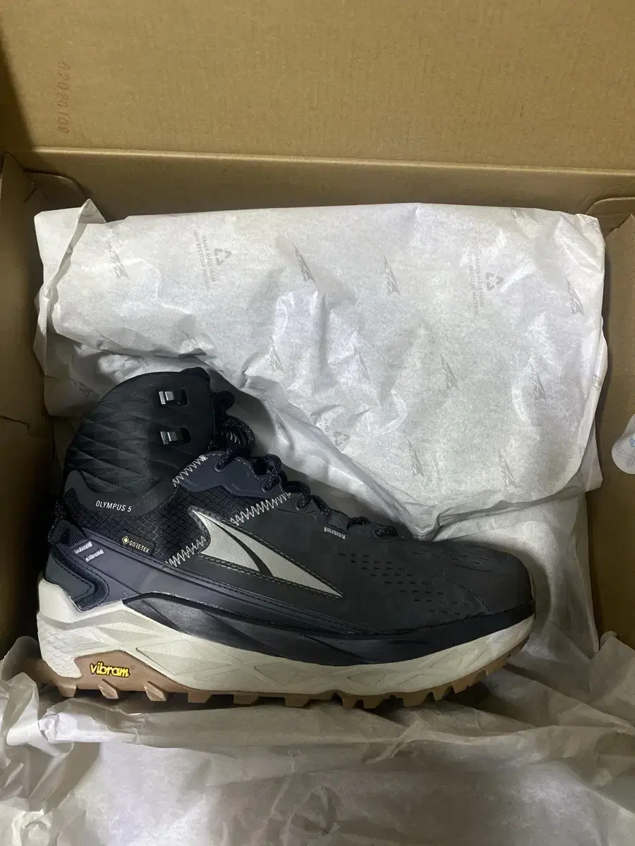 Altra Olympus 5 Hike Mid Gore-Tex