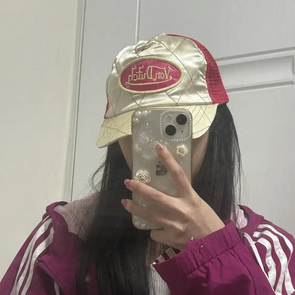今だけ！Von Dutch リバースロゴ ベルベット トラッカー キャップY2K Von Dutch リバースロゴ ベルベット トラッカー キャップY2K
