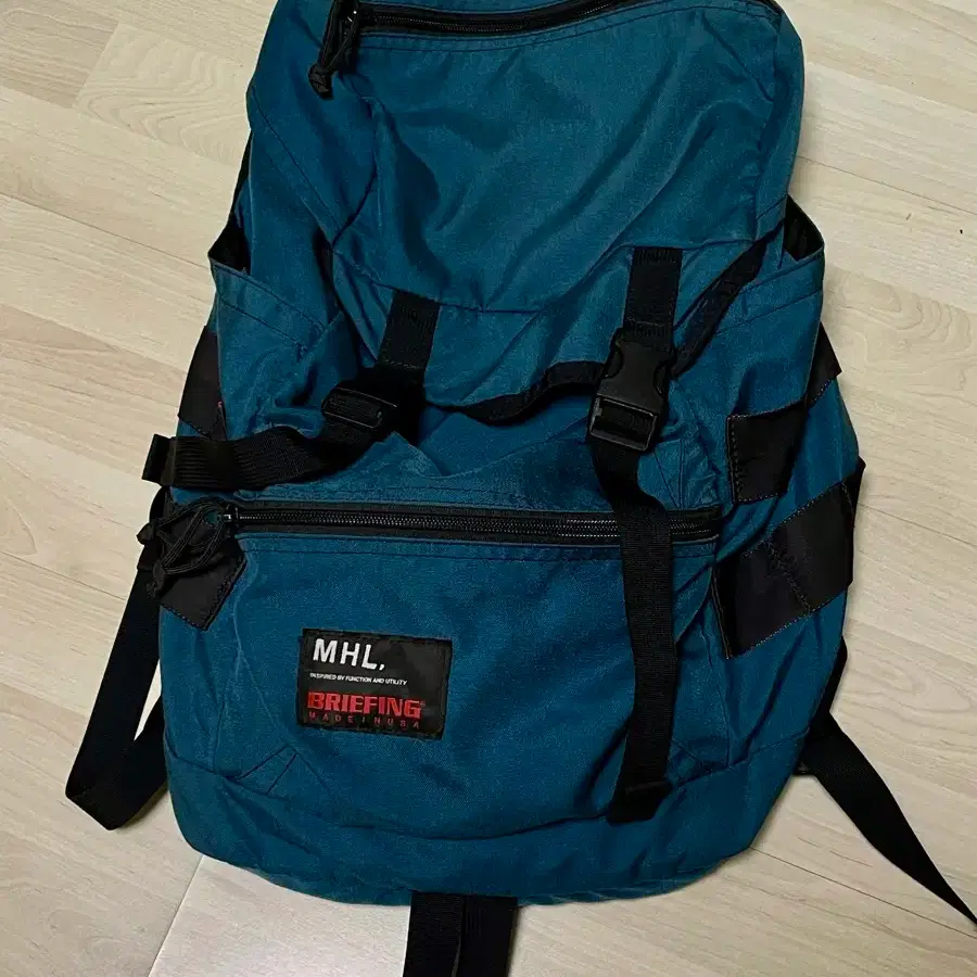 BRIEFING × MARGARET HOWELL MHLメッセンジャー MARGARET HOWELL