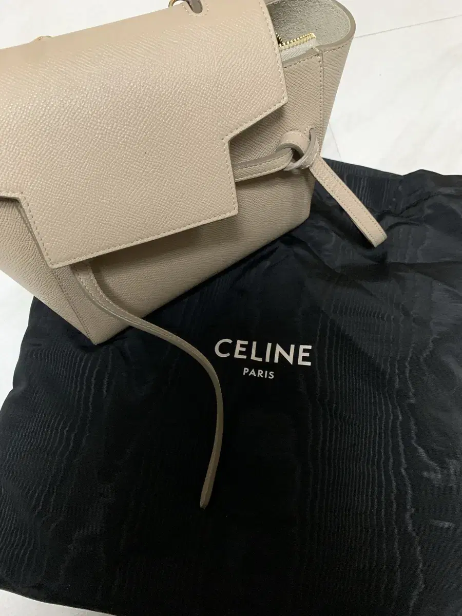 셀린느 celine 벨트백 나노 라이트토프
