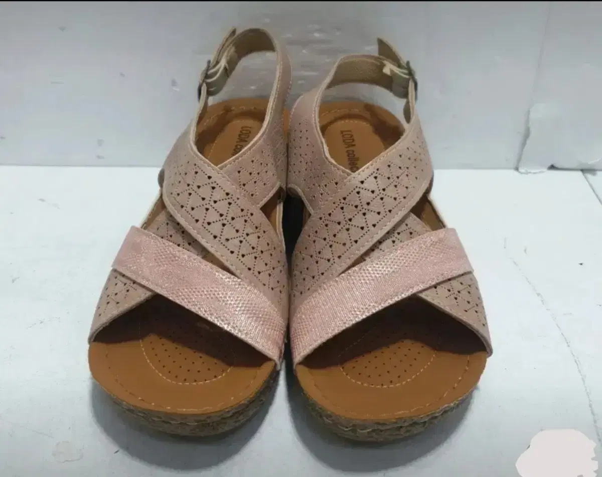 새상품 편한 웨지 샌들 240