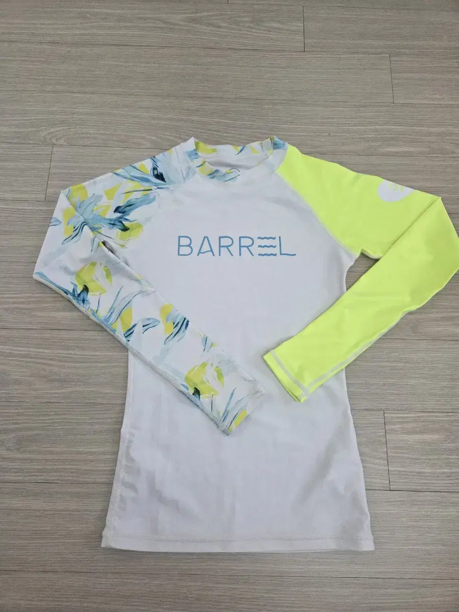 Barrel Women's Rash Guard XS (Recommended for sizes 44-44 vahn)