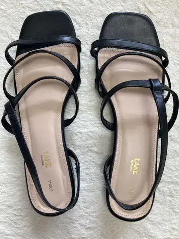카스타네 가는 끈 가죽 샌들