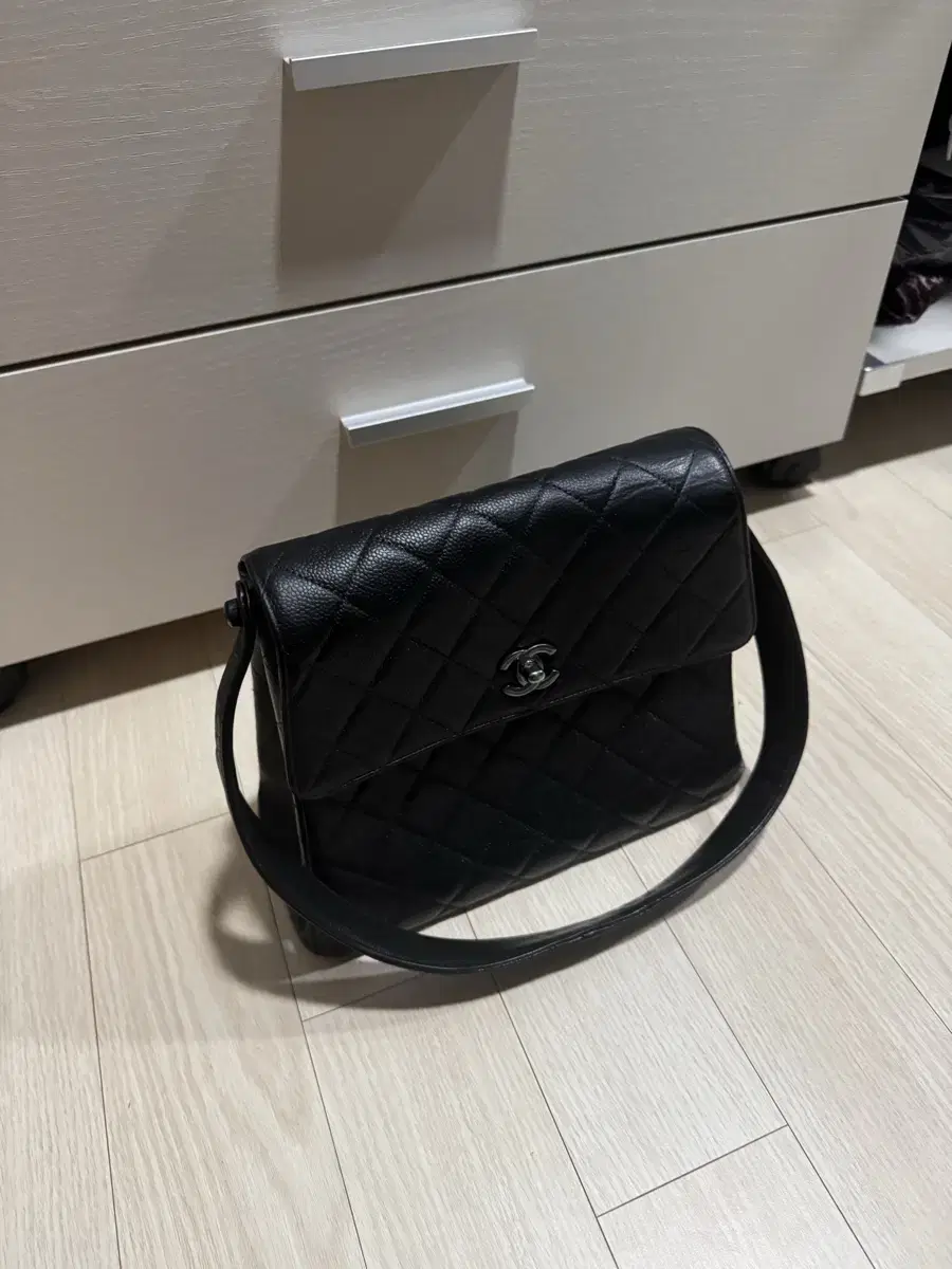 샤넬 빈티지 숄더백 실버