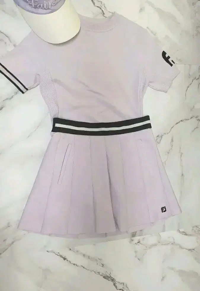 풋조이 상하세트. 스커트 티셔츠 2가지
