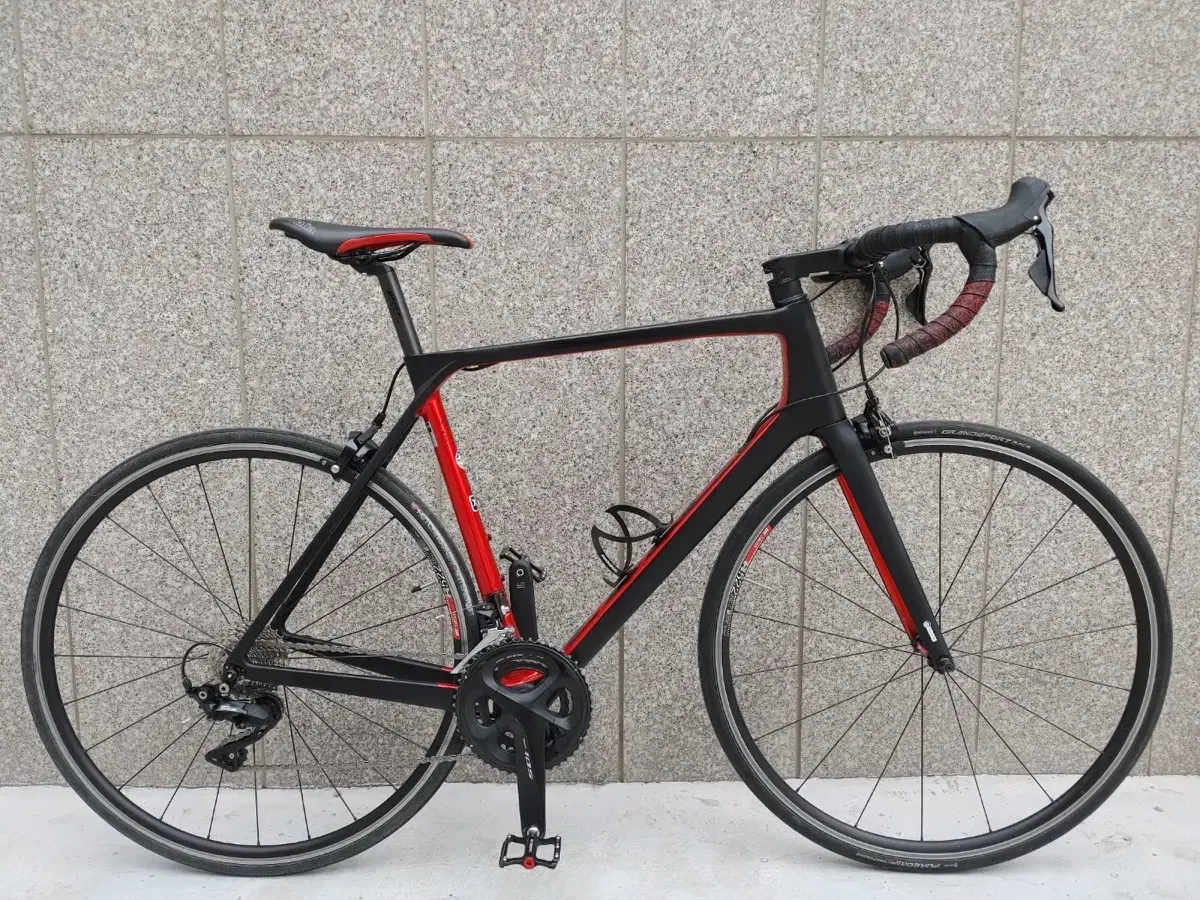 Condition: Excellent, 22 years old, Cello Kane S7 Full 105 Carbon Road Bike, XL Size