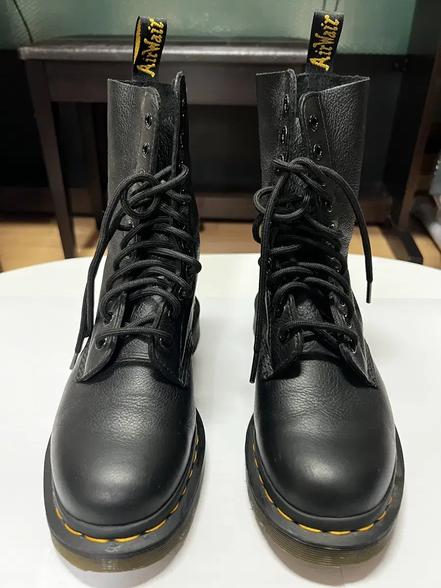 (230) Dr. Martens 1490 UK 4