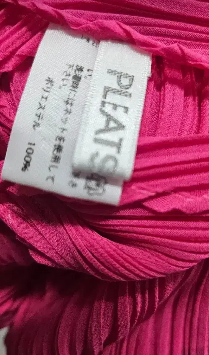 Pleated scarf