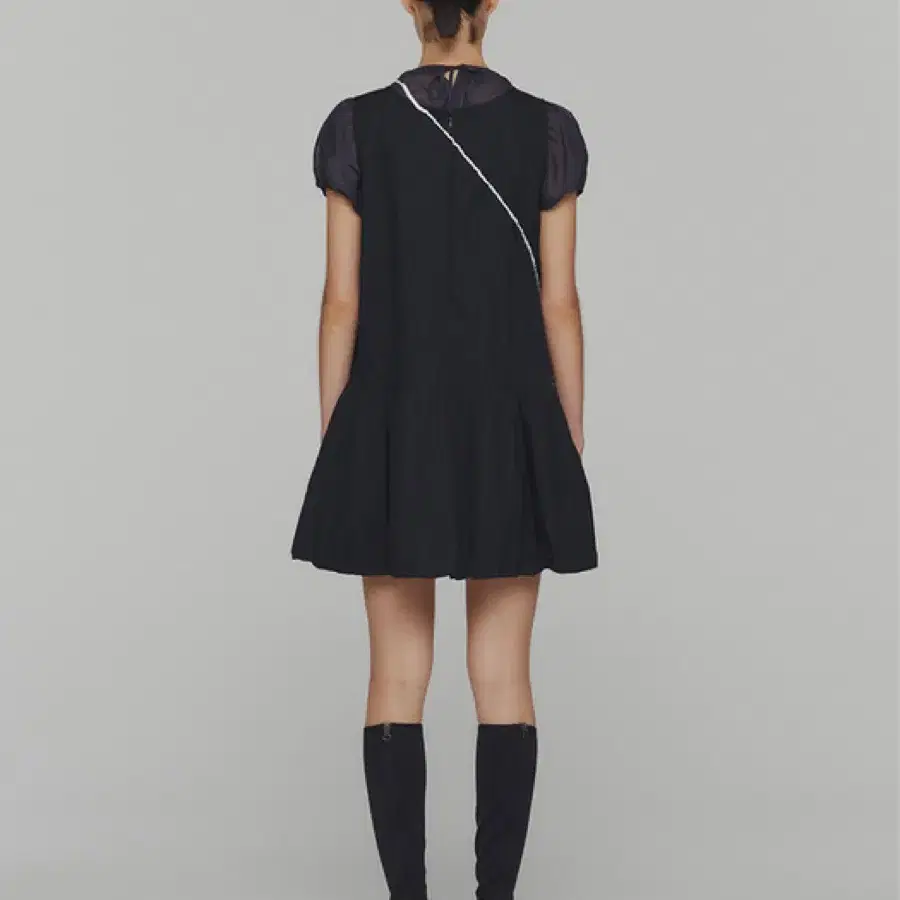 Jennie着用 AMOMENTO VOLUME MINI DRESS 韓国 Jennie着用 AMOMENTO VOLUME MINI DRESS 韓国 AMOMENTO | 아모