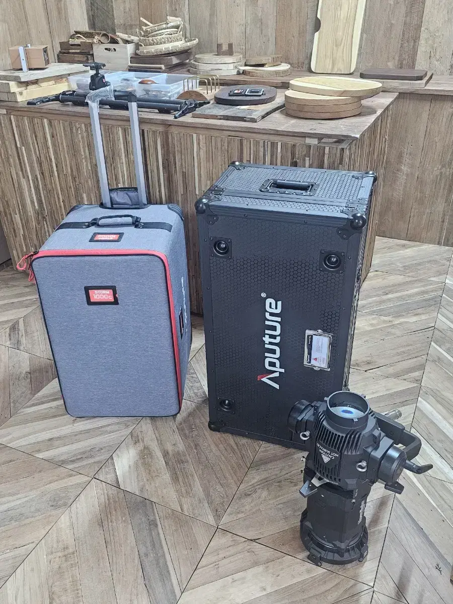 aputure storm 1000c / 스팟라이트 맥스