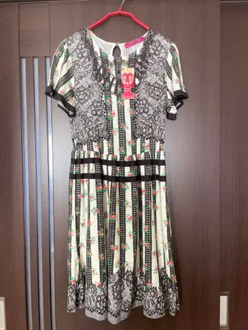 도리 걸 ANNA SUI 꽃무늬 스트라이프 반팔 무릎 기장 원피스