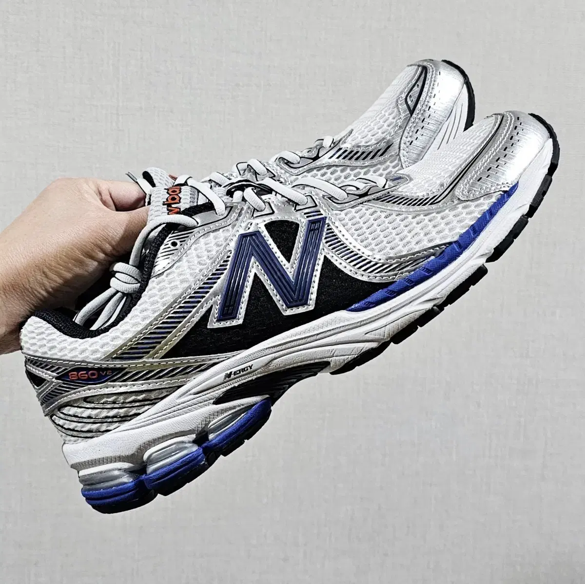[275] 뉴발란스 860v2 메탈릭 실버