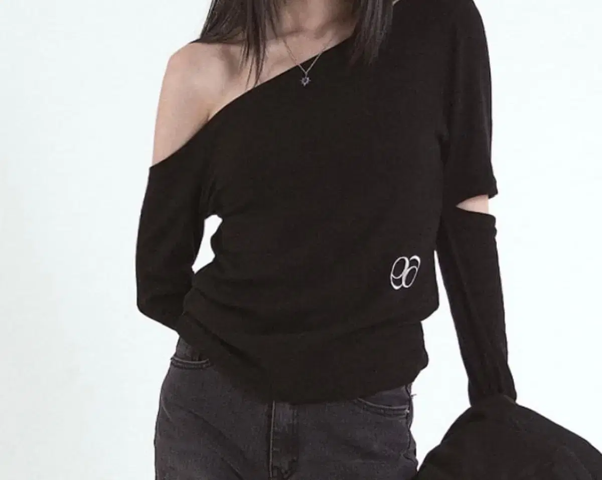 애즈온 ason 원 숄더 컷아웃 티