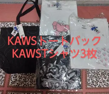 KAWS 토트백과 티셔츠 3종 세트