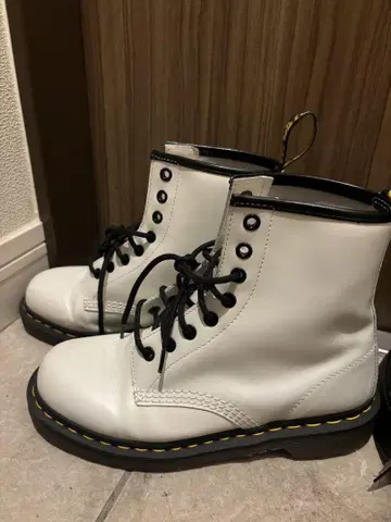 닥터마틴 Dr.Martens 화이트 화이트 UK6 8홀