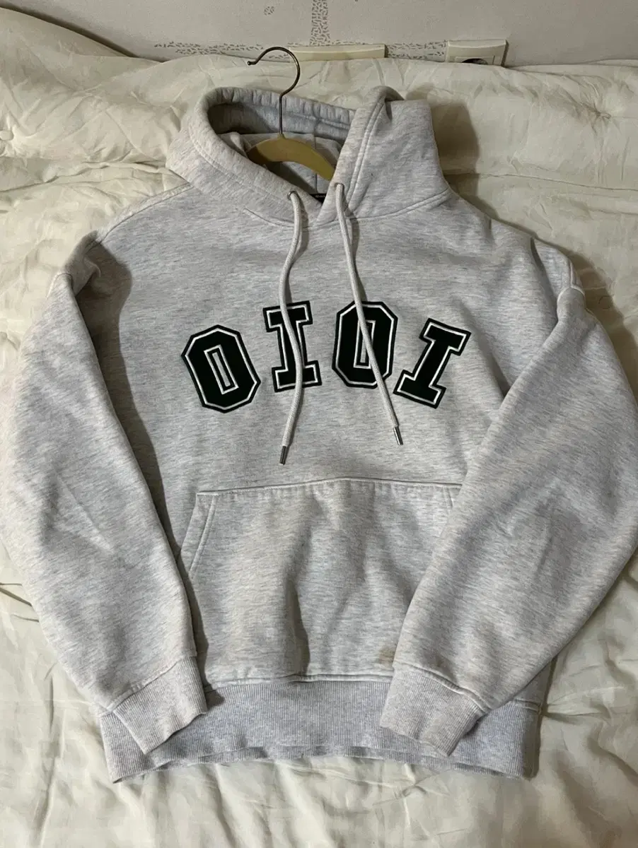 오아이오아이 로고 후드티