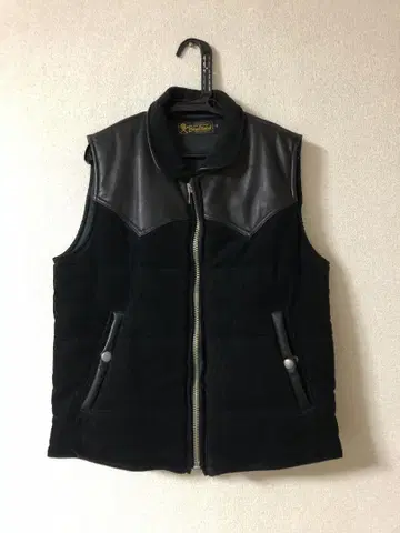RUDE GALLERY BLACK REBEL 가죽 절개 베스트