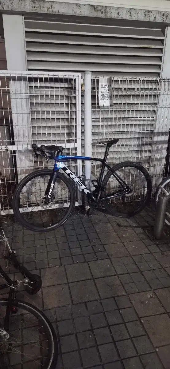 2022 Trek Emonda SL5 carbon wheel