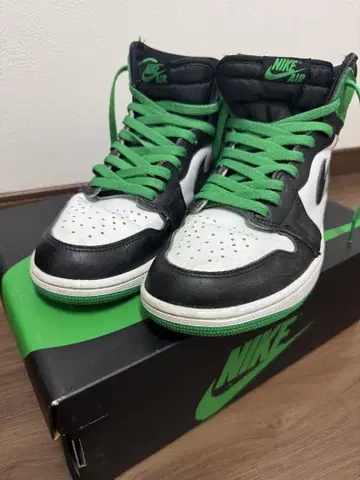 AJ1 레트로 하이 블랙 앤드 럭키 그린