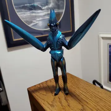 울트라맨 시리즈 파란 괴수 피규어 파워드 발탄 성인